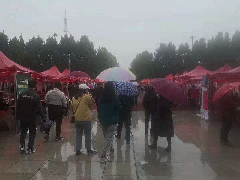 “雨中求贤，职等你来”农达生化参加中牟县招才引智人才招聘会(图3)