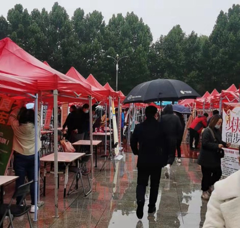 “雨中求贤，职等你来”农达生化参加中牟县招才引智人才招聘会(图2)